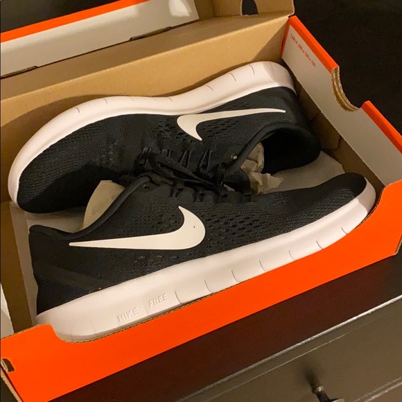 Nike Shoes - Nike free